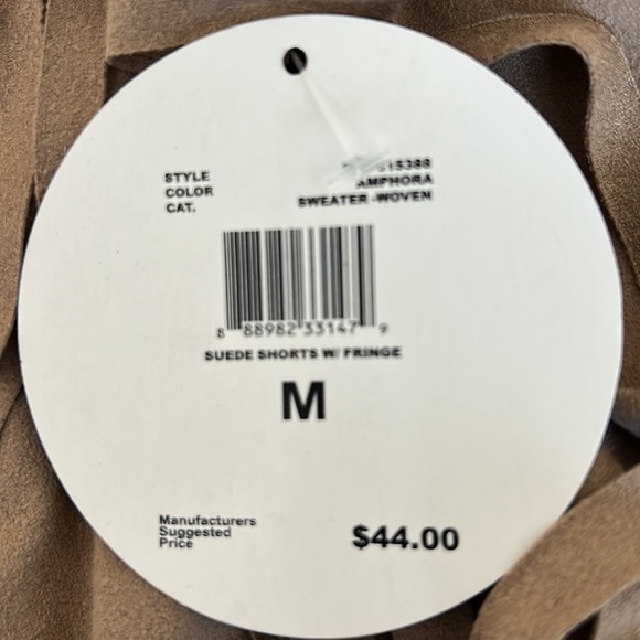 Love by Design shorts with fringes - Picture 4 of 4